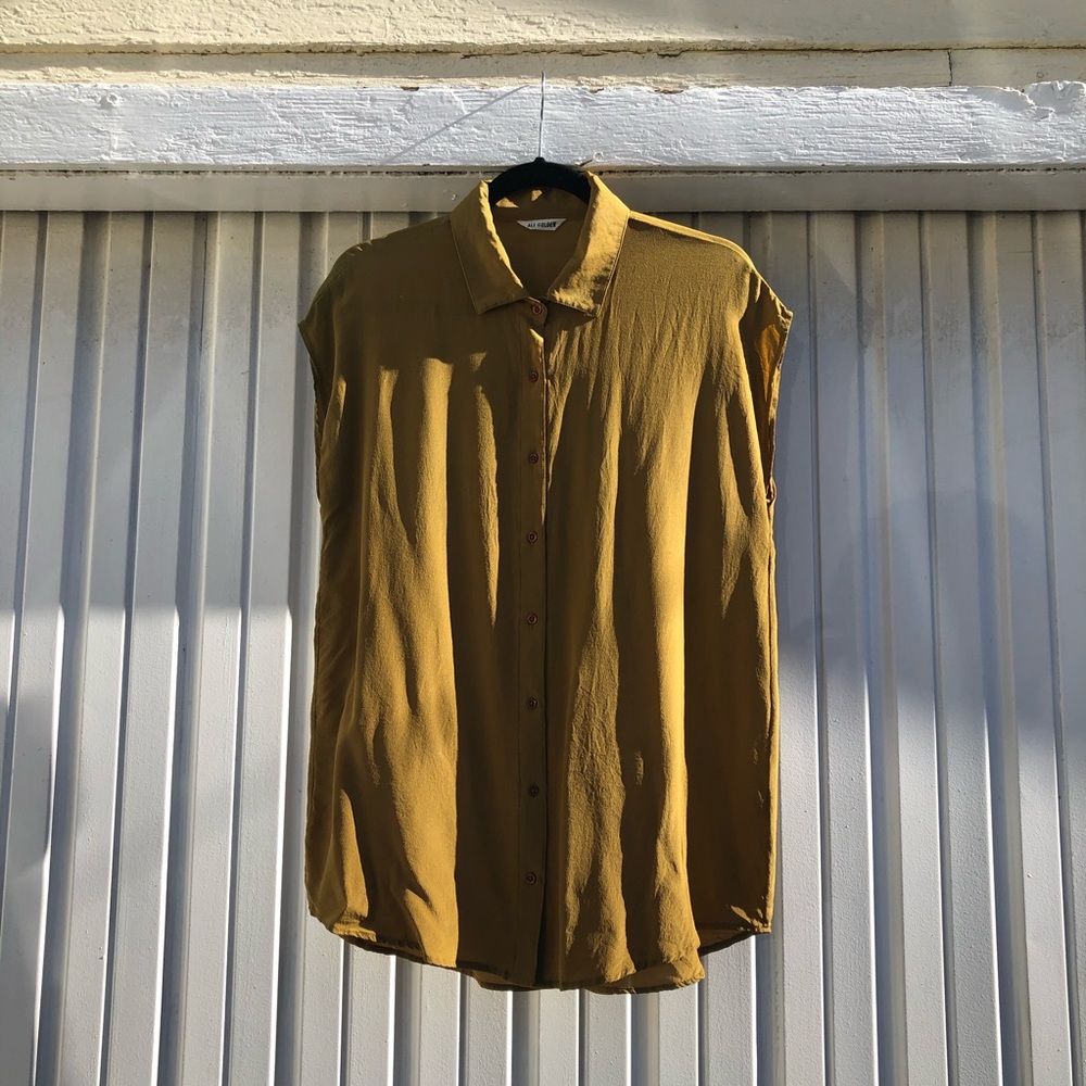 Ali Golden Gold Silk Sleeveless Button Up Shirt